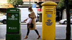 Imagen de archivo en una calle con buzones