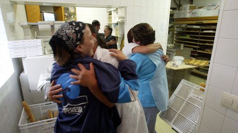 Emoci�n en la panader�a familiar cuando David Cal se colg� el oro de Atenas.