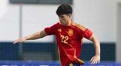 Andr�s Anta��n, con la selecci�n espa�ola sub-19.