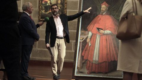 Pablo Blanco, director del colegio de los Escolapios, explic� los pormenores de la resturaci�n del cuadro del cardenal Rodrigo de Castro