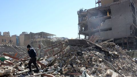 Edificios destrozados tras los bombardeos en Teher�n.