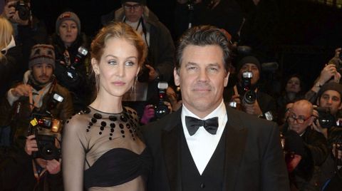  El actor estadounidense Josh Brolin y Kathryn Boyd a su llegada a su llegada a la presentacin de la pelcula Ave, Csar!. 