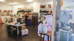 El sector servicios -en la foto, Bolsos Mais- es el que concentra el mayor n�mero de contratos en la comarca