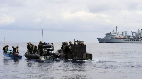 Imagen de archivo de una operacin militar contra los piratas en el ocano ndico