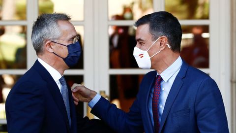 S�nchez, con el secretario general de la OTAN, Jens Stoltenberg, con el que se reuni� en la Moncloa