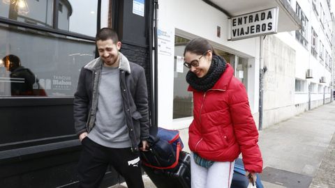 Jóvenes que iban a viajar a Vigo, y luego a Oporto, no pudieron tomar su bus
