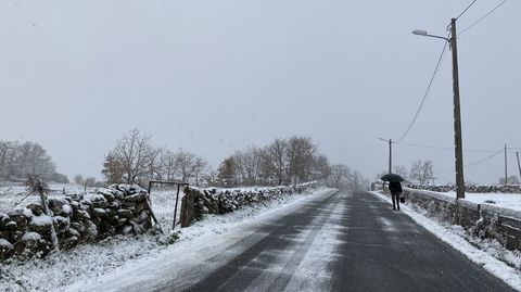 Nieve en la carretera de A Pobra de Trives a Chandrexa de Queixa