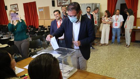 Votacin del candidato socialista, ngel Mato