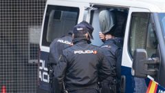 Uno de los detenidos en Galicia pasando este viernes a disposici�n judicial en Cambados.