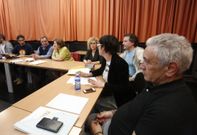 Miguel Doval, a la derecha, durante la asamblea de ayer, en la que fue ratificado candidato. 