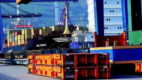 Contenedores en un puerto