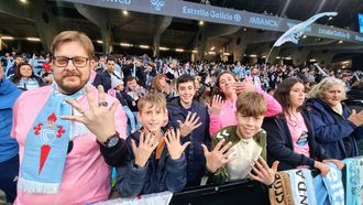 Las gradas de Bala�dos estuvieron repletas de aficionados con las u�as pintadas.