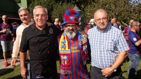 COMIDA DE PERSONAS SORDAS DE GALICIA DE DISTINTAS PEÑAS DEL BARSA EN EL RESTAURANTE DON PAQUITO,