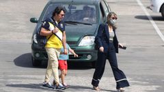 Luis Lorenzo y Arancha Palomino llegan a un supermercado junto a su hijo