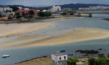 La presencia de los furtivos ha llevado a la r�a de O Burgo a una situaci�n ag�nica.