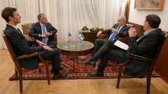 El yerno de Trump, Jared Kushner, durante una reuni�n con Netanyahu para abordar el futuro de Gaza.