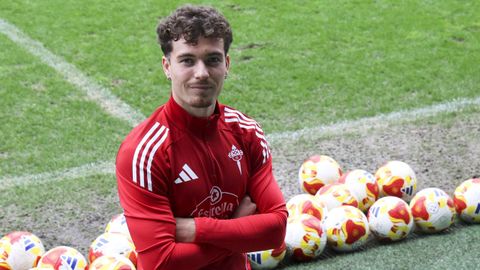 &Aacute;lvaro Juan en una sesi&oacute;n de entrenamiento en el campo de A Malata. 