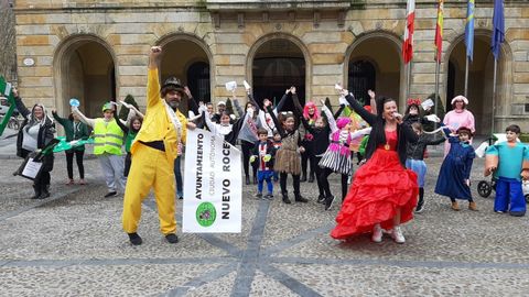 La comitiva de Nuevo Roces, en la plaza Mayor