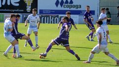 Partido de f�tbol Boiro-Monta�eros en Barra�a 2026.Imagen de archivo de un partido del Boiro