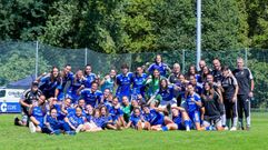 La plantilla del Real Oviedo femenino celebra el triunfo ante el Bizkerre