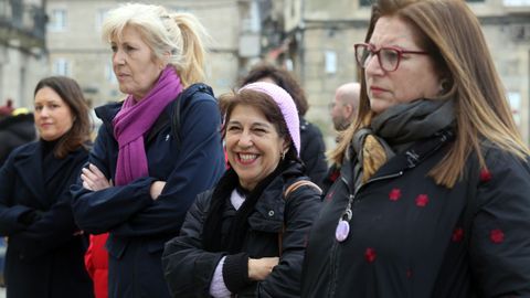 En Cambados houbo lectura de manifesto e colgouse un cartel conmemorativo feito de ganchillo por escolares do concello