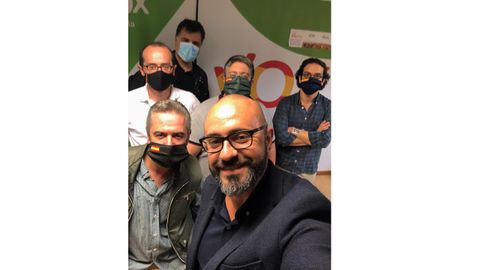 Selfie de Ricardo Morado junto a su equipo de campaña
