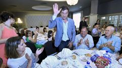 Besteiro, en el homenaje que le tributaron sus ya excompa�eros en la Diputaci�n de Lugo, entre ellos Mart�nez (derecha).