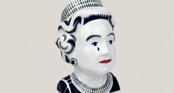 Figura con la efigie de la reina Isabel II dise�ada por Sargadelos