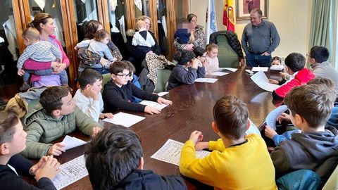 Escolares de Sandi�s visitaron el Concello