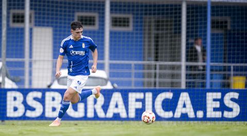 Antn Ura, con el juvenil A del Real Oviedo