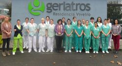 El minuto de silencio de las trabajadoras de la residencia de Viveiro.