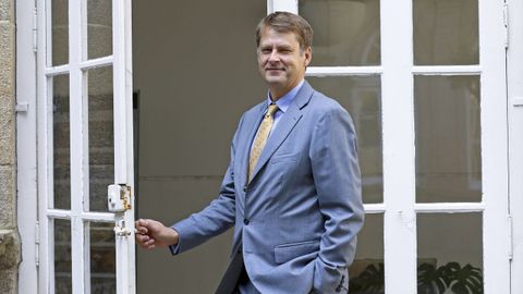 Hugh Elliott embajador del reino unido en Espa�a