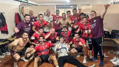 Los jugadores del Nov�s, celebrando un triunfo en la presente temporada.