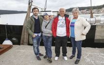 Jos� Barizo (de rojo) con su hijo Fran (izq.), su sobrino Adri�n y la madrina, Carmen Su�rez. 