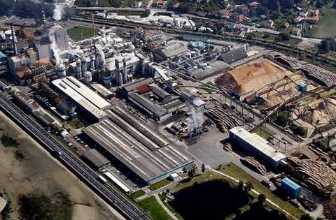 La factor�a de Ence en Louriz�n es una de las dos del grupo pastero tras el cierre de Huelva. 