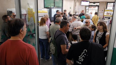 Participantes en la estaci�n de Ferrol, antes de partir