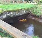 La valla, en las compuertas del cauce fluvial ponteces�n. 