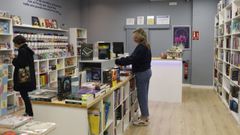 Actividad en una librera de la capital ourensana.