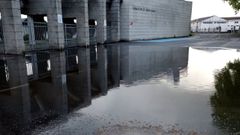 Con las lluvias de los pasados d�as se produjo un encharcamiento ante la entrada del cementerio municipal