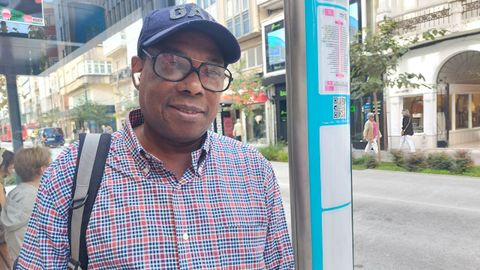 Sansón Tailante es vecino de Meicende y se desplaza al centro de la ciudad coruñesa a través de la línea 6 del bus urbano