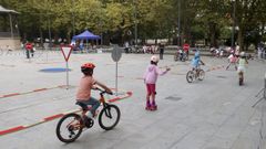 Los menores son los protagonistas de esta campa�a (en la imagen de archivo, varios en un circuito de seguridad vial en Ferrol)