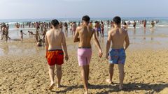 Una reciente jornada de playa en Razo
