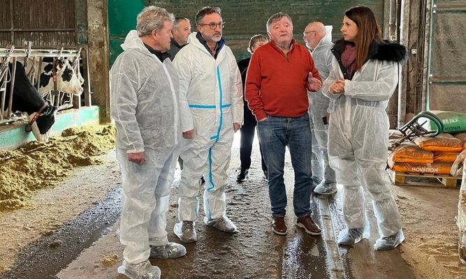 La conselleira visit� la SAT Revolta, en Vilalba, para anunciar el pago de las ayudas de la PAC