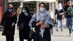 Mujeres paseando por una calle de Tehran, en Irn