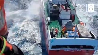 El helic�ptero Pesca 1, con base en Vigo, en el rescate de un tripulante del pesquero vigu�s Nunca es Tarde, a principios de julio del 2025.