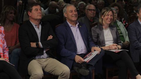 Pilar Garc�a Porto, con Tom� y Besteiro, en las pasadas elecciones municipales