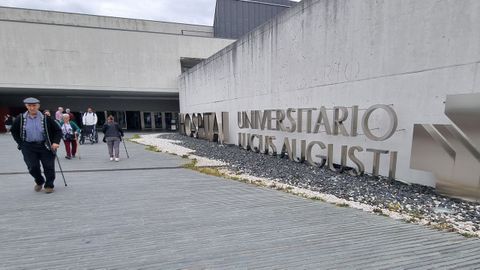 El hospital de Lugo, en la foto, fue el primero que empezó a emitir bajas