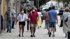 Transe�ntes con mascarillas en Monforte, donde se concentra la mayor�a de los positivos detectados en el nuevo brote