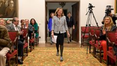 Lojo, � s�a entrada na sede da RAG para o seu nomeamento como acad�mica de honra.