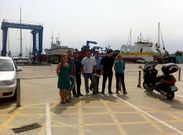 Portavoces de O Can de San Roque, que agrupa a m�s de 50 establecimientos, en el puerto de Portonovo. 